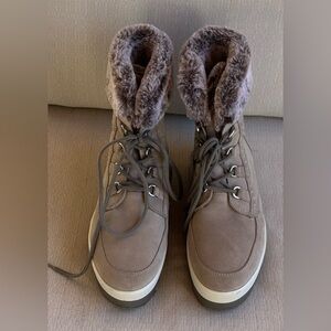Cougar Grey Vanetta Suede Fur-Lined Winter Boots, size 11